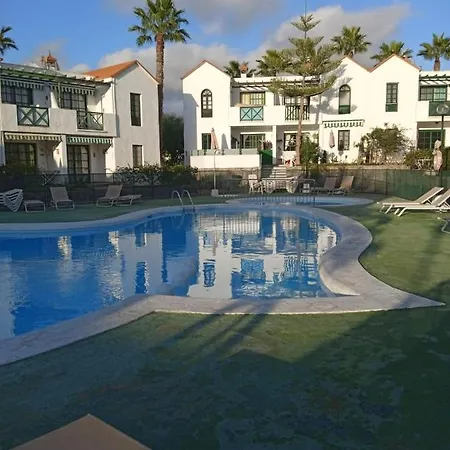 Apartment With Pool View *